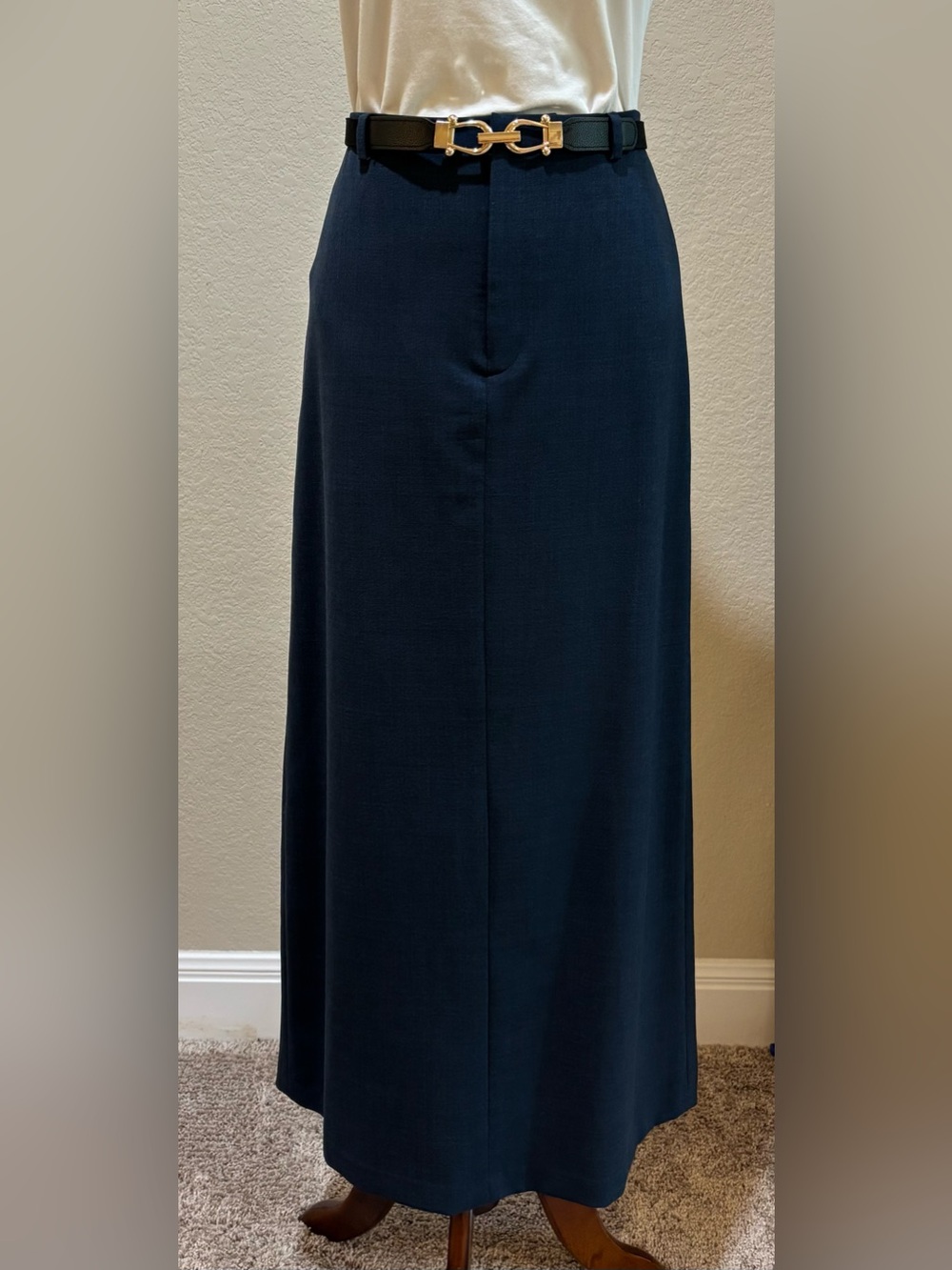 Look professional. Navy skirt, minimalist, stretch.